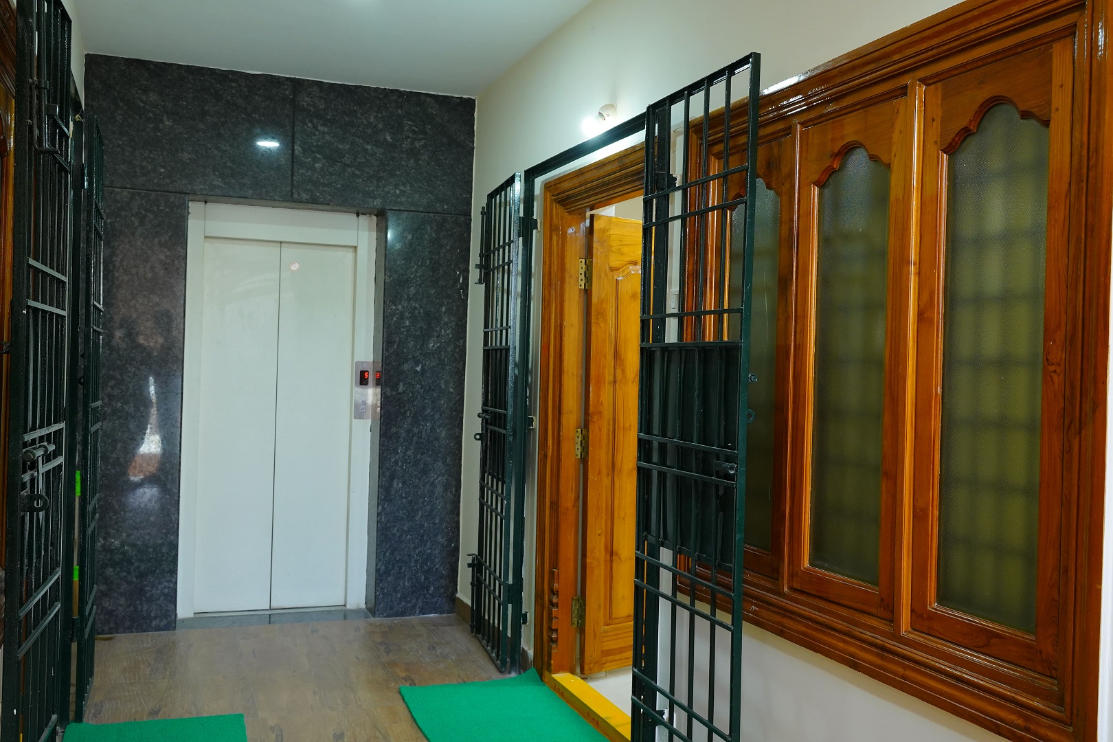 Exterior entrance of Priya Woodz Homestay