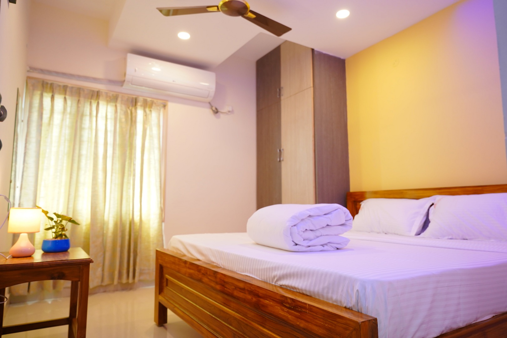 Living area at Priya Woodz Homestay